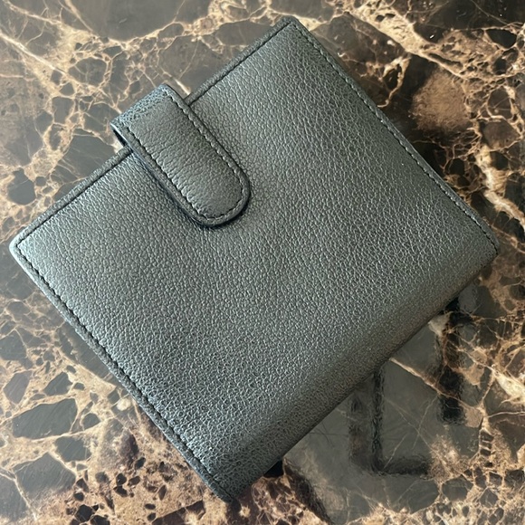 AUTHENTIC chanel compact wallet - Picture 3 of 7